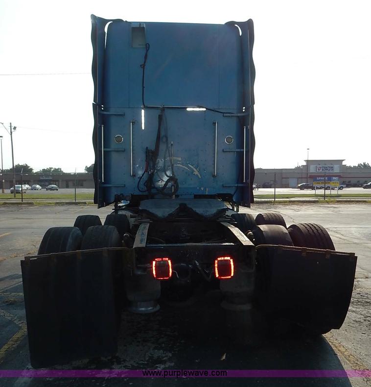 image for item K1608 2005 Freightliner FLD132 XL Classic semi truck