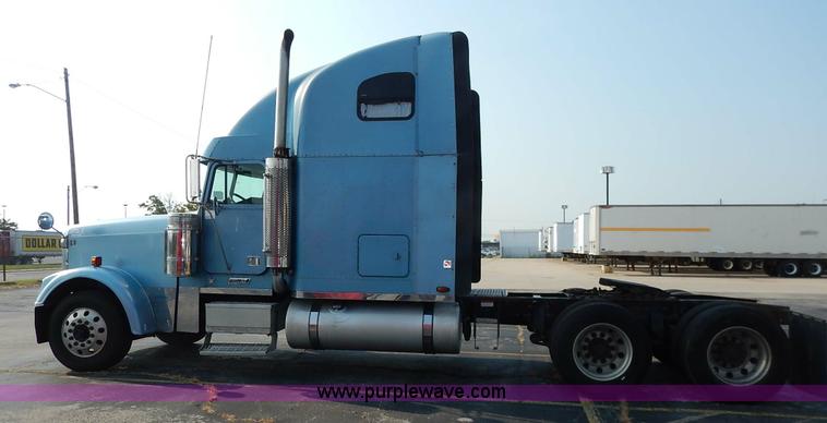 image for item K1608 2005 Freightliner FLD132 XL Classic semi truck