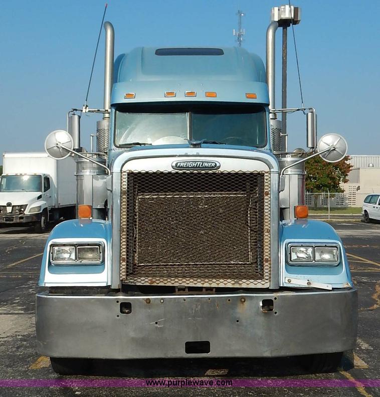 image for item K1608 2005 Freightliner FLD132 XL Classic semi truck