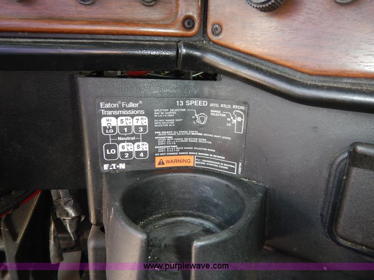 image for item K1608 2005 Freightliner FLD132 XL Classic semi truck