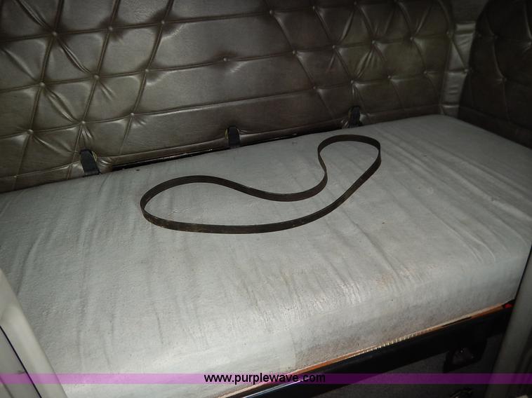 image for item K1608 2005 Freightliner FLD132 XL Classic semi truck