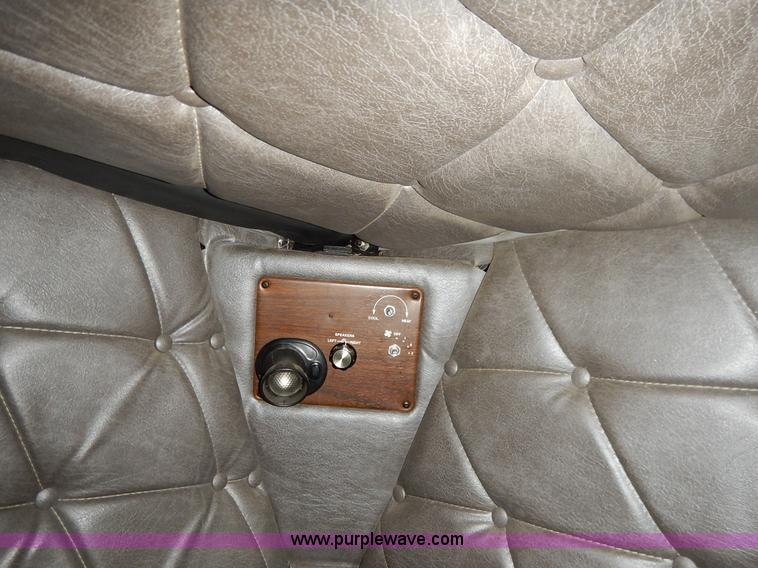 image for item K1608 2005 Freightliner FLD132 XL Classic semi truck