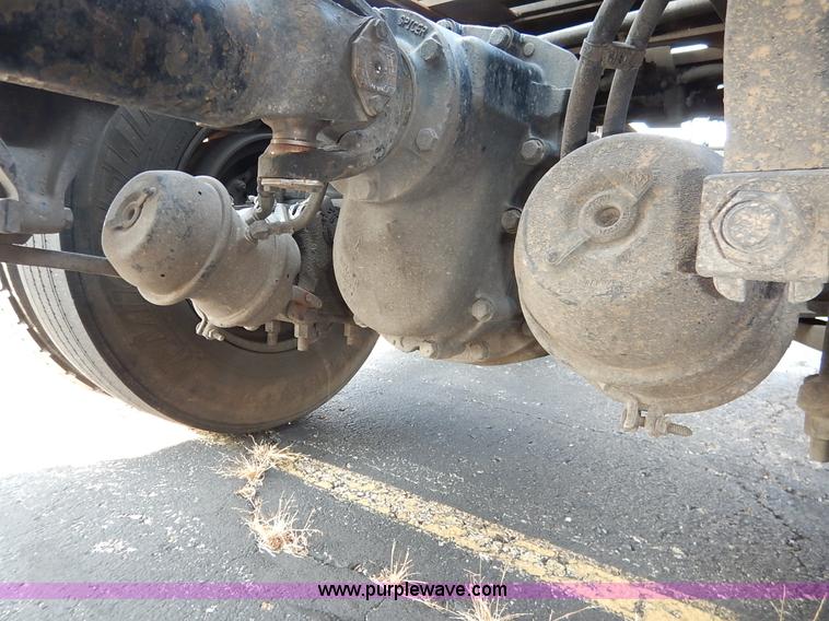 image for item K1608 2005 Freightliner FLD132 XL Classic semi truck