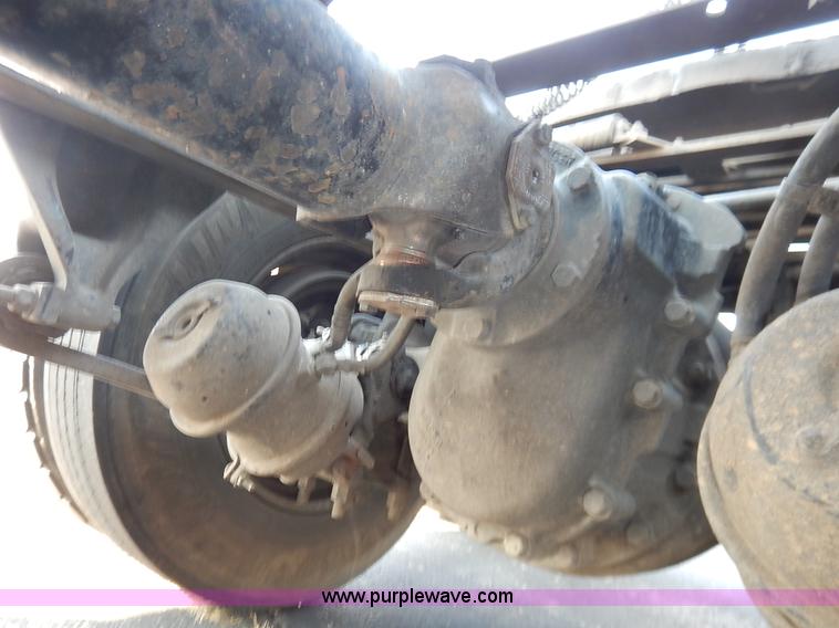 image for item K1608 2005 Freightliner FLD132 XL Classic semi truck