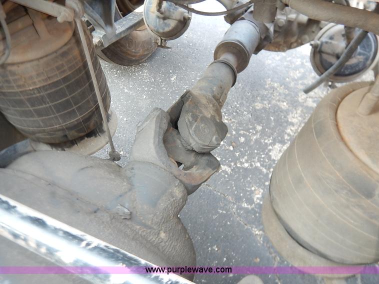 image for item K1608 2005 Freightliner FLD132 XL Classic semi truck