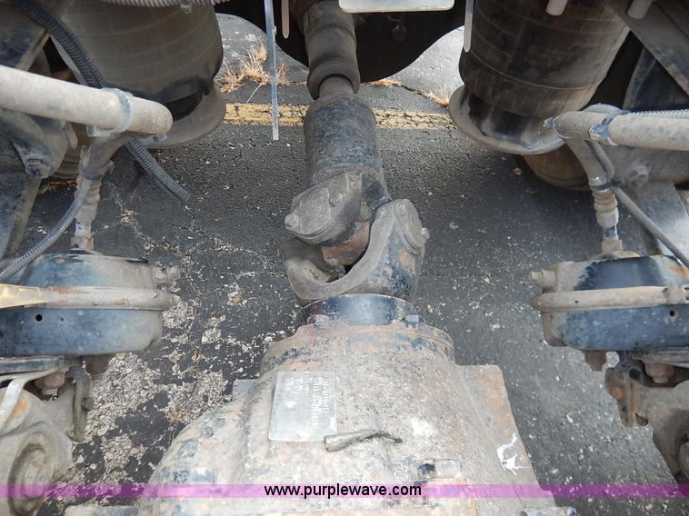 image for item K1608 2005 Freightliner FLD132 XL Classic semi truck