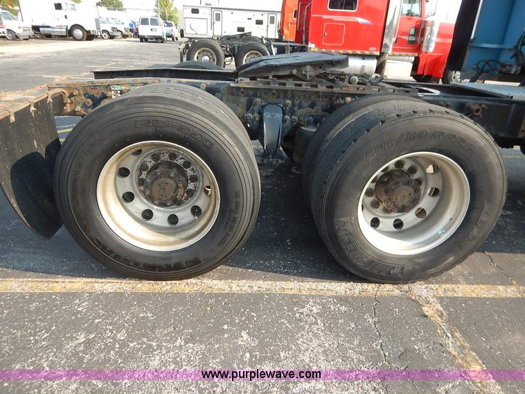 image for item K1608 2005 Freightliner FLD132 XL Classic semi truck