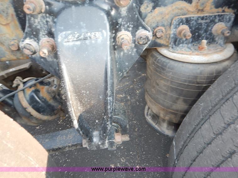 image for item K1608 2005 Freightliner FLD132 XL Classic semi truck