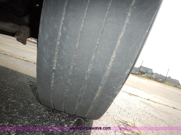 image for item K1608 2005 Freightliner FLD132 XL Classic semi truck