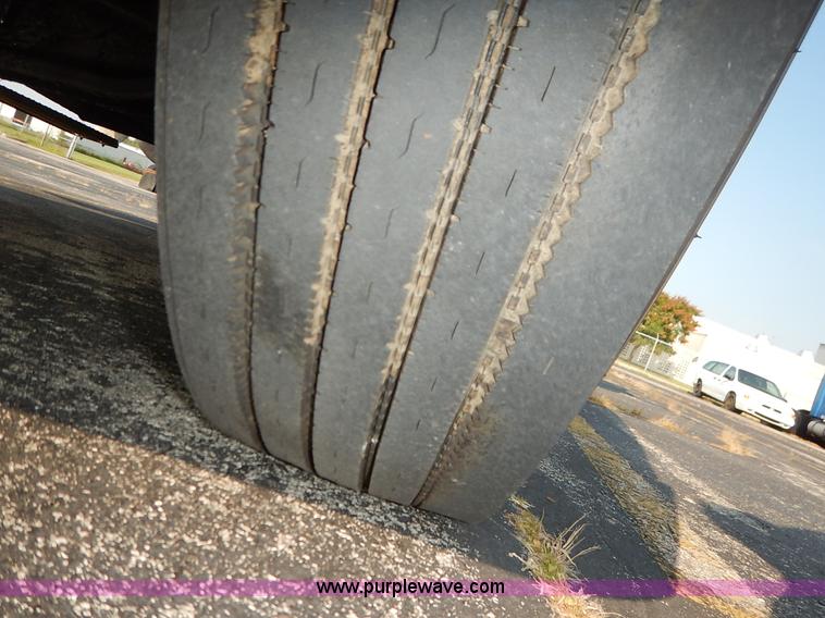 image for item K1608 2005 Freightliner FLD132 XL Classic semi truck