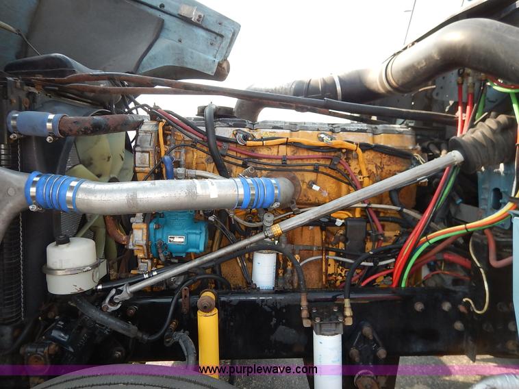 image for item K1608 2005 Freightliner FLD132 XL Classic semi truck