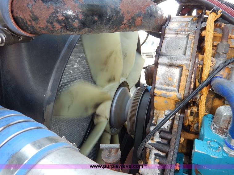 image for item K1608 2005 Freightliner FLD132 XL Classic semi truck