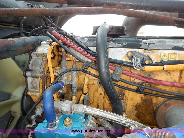 image for item K1608 2005 Freightliner FLD132 XL Classic semi truck