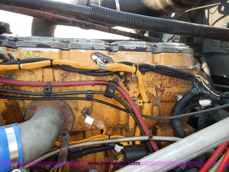 image for item K1608 2005 Freightliner FLD132 XL Classic semi truck