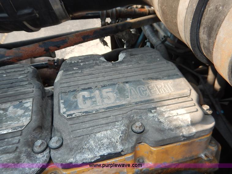 image for item K1608 2005 Freightliner FLD132 XL Classic semi truck