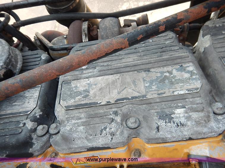 image for item K1608 2005 Freightliner FLD132 XL Classic semi truck