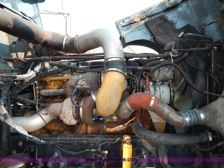 image for item K1608 2005 Freightliner FLD132 XL Classic semi truck