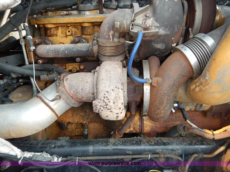 image for item K1608 2005 Freightliner FLD132 XL Classic semi truck