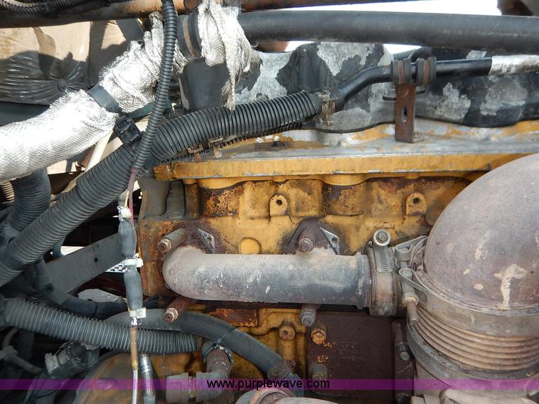 image for item K1608 2005 Freightliner FLD132 XL Classic semi truck