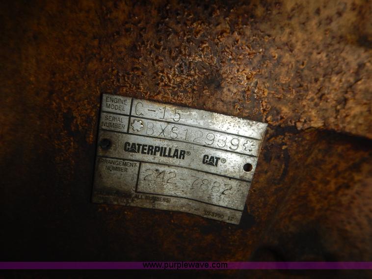 image for item K1608 2005 Freightliner FLD132 XL Classic semi truck