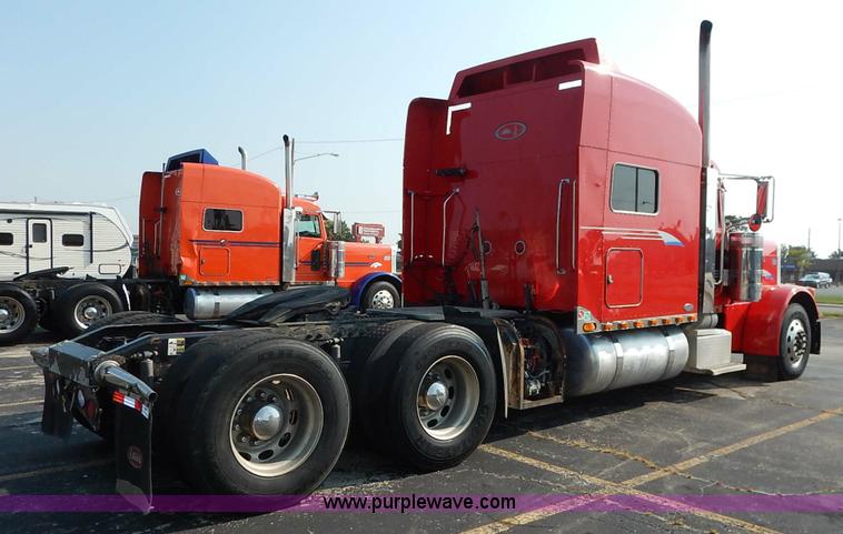 image for item K1609 2007 Peterbilt 379 semi truck