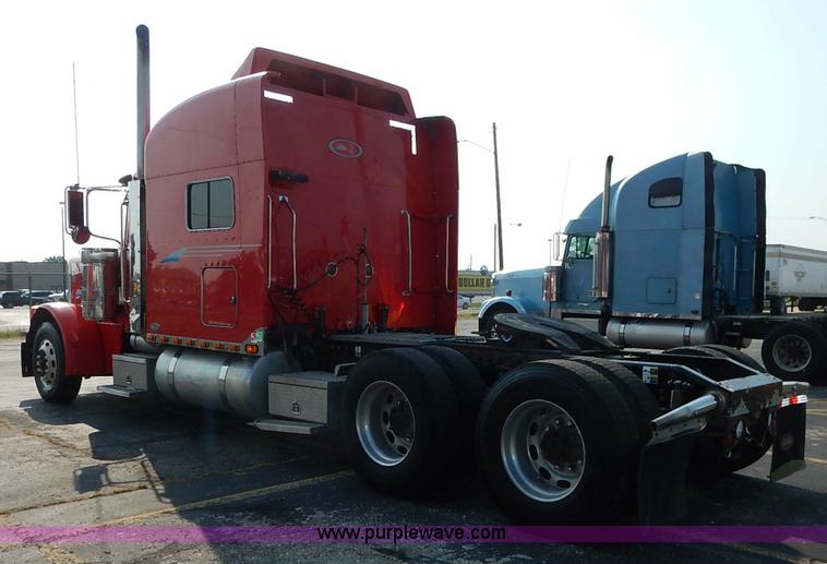 image for item K1609 2007 Peterbilt 379 semi truck