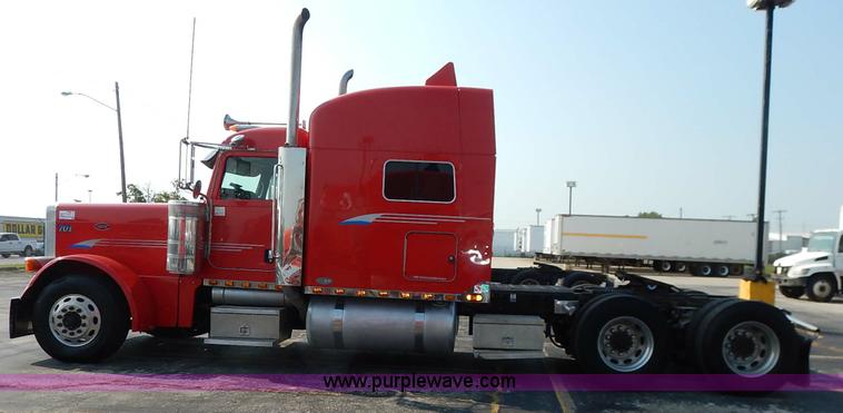 image for item K1609 2007 Peterbilt 379 semi truck