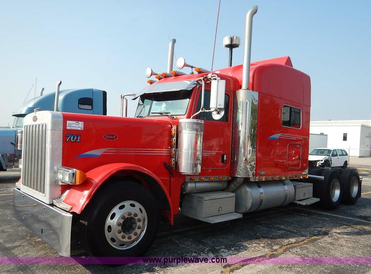image for item K1609 2007 Peterbilt 379 semi truck