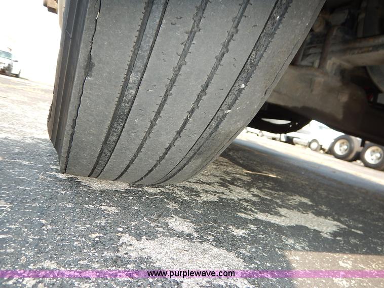 image for item K1609 2007 Peterbilt 379 semi truck