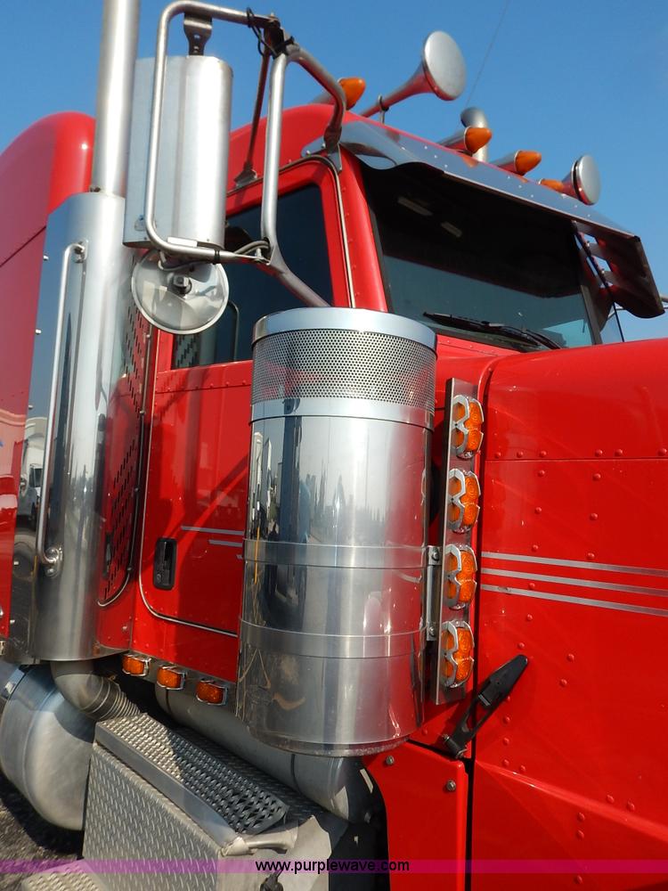 image for item K1609 2007 Peterbilt 379 semi truck