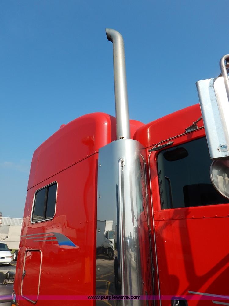 image for item K1609 2007 Peterbilt 379 semi truck