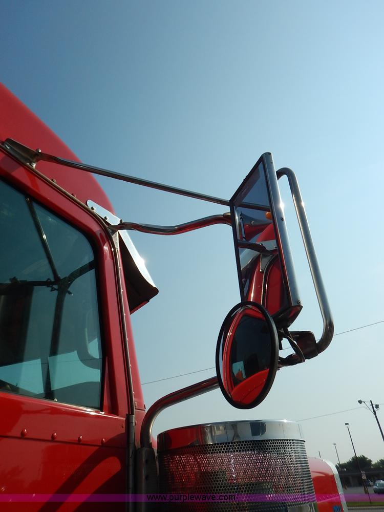 image for item K1609 2007 Peterbilt 379 semi truck