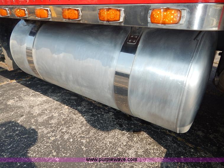 image for item K1609 2007 Peterbilt 379 semi truck