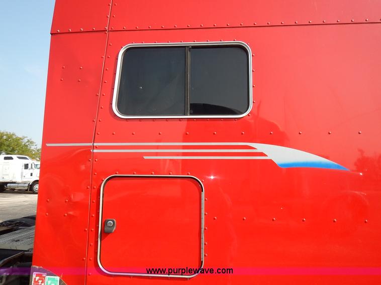 image for item K1609 2007 Peterbilt 379 semi truck