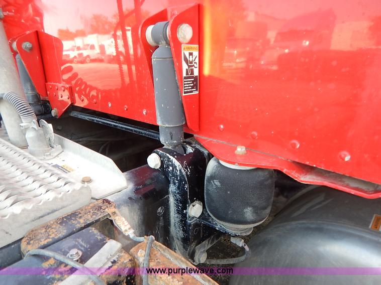 image for item K1609 2007 Peterbilt 379 semi truck