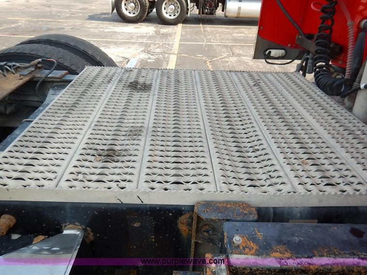 image for item K1609 2007 Peterbilt 379 semi truck