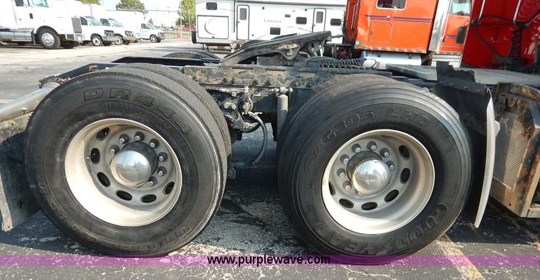 image for item K1609 2007 Peterbilt 379 semi truck