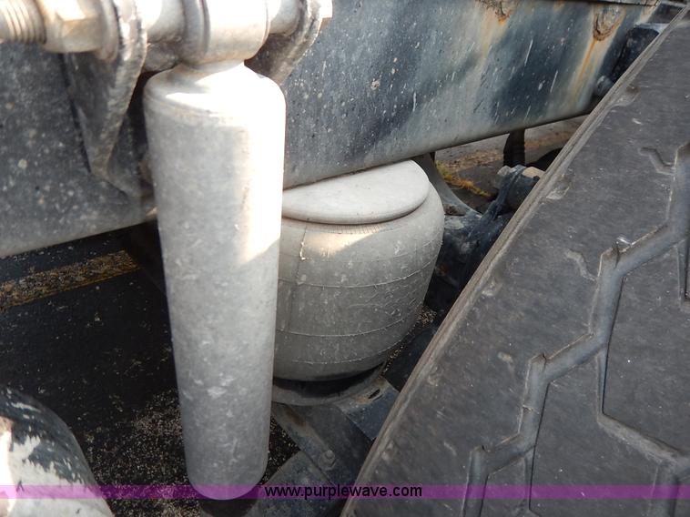 image for item K1609 2007 Peterbilt 379 semi truck