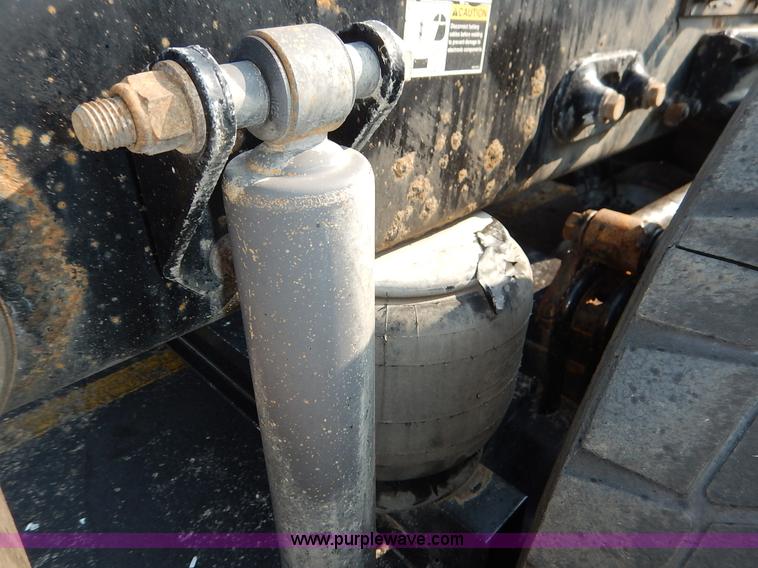 image for item K1609 2007 Peterbilt 379 semi truck