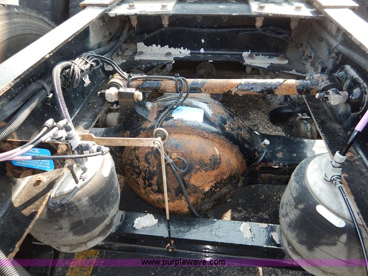 image for item K1609 2007 Peterbilt 379 semi truck