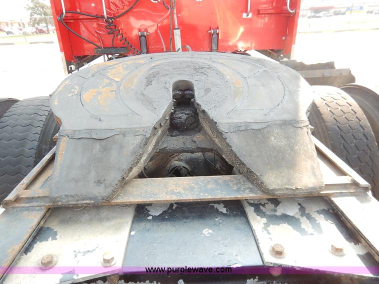 image for item K1609 2007 Peterbilt 379 semi truck