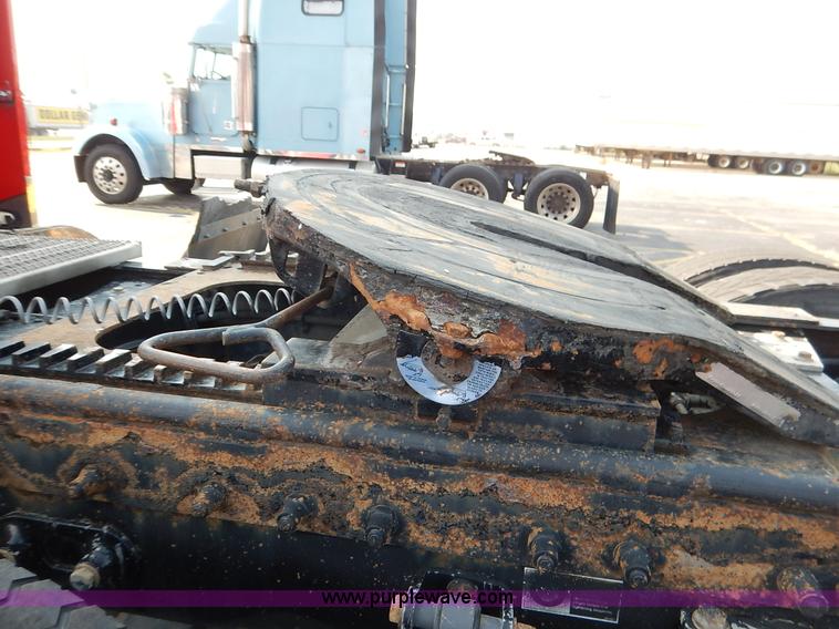 image for item K1609 2007 Peterbilt 379 semi truck