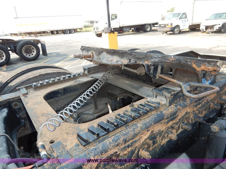 image for item K1609 2007 Peterbilt 379 semi truck