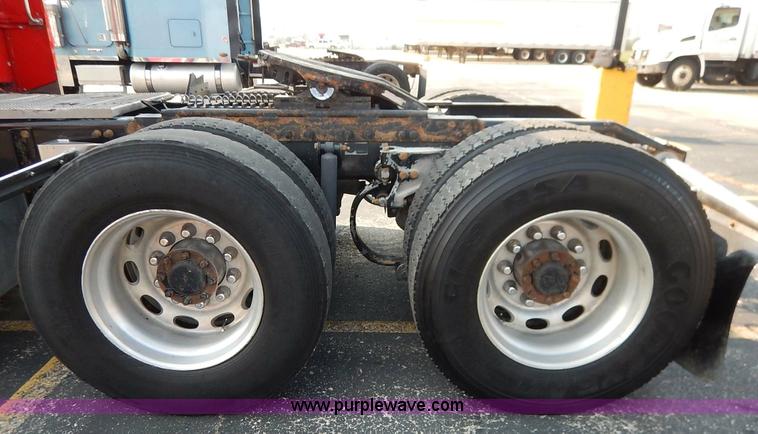 image for item K1609 2007 Peterbilt 379 semi truck