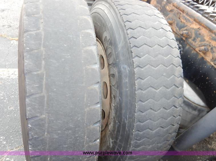 image for item K1609 2007 Peterbilt 379 semi truck