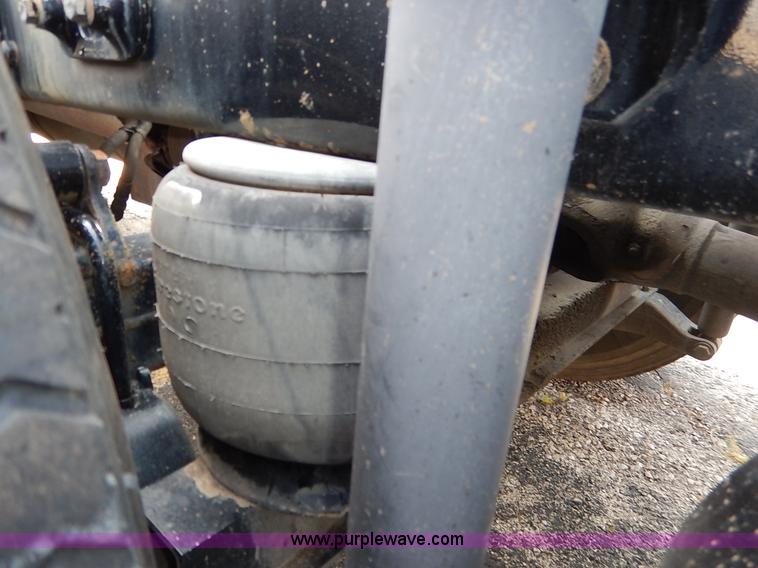 image for item K1609 2007 Peterbilt 379 semi truck