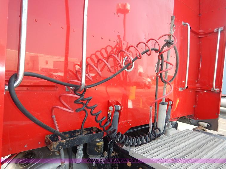 image for item K1609 2007 Peterbilt 379 semi truck