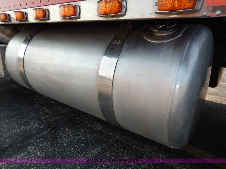 image for item K1609 2007 Peterbilt 379 semi truck