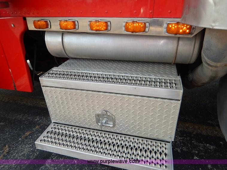 image for item K1609 2007 Peterbilt 379 semi truck