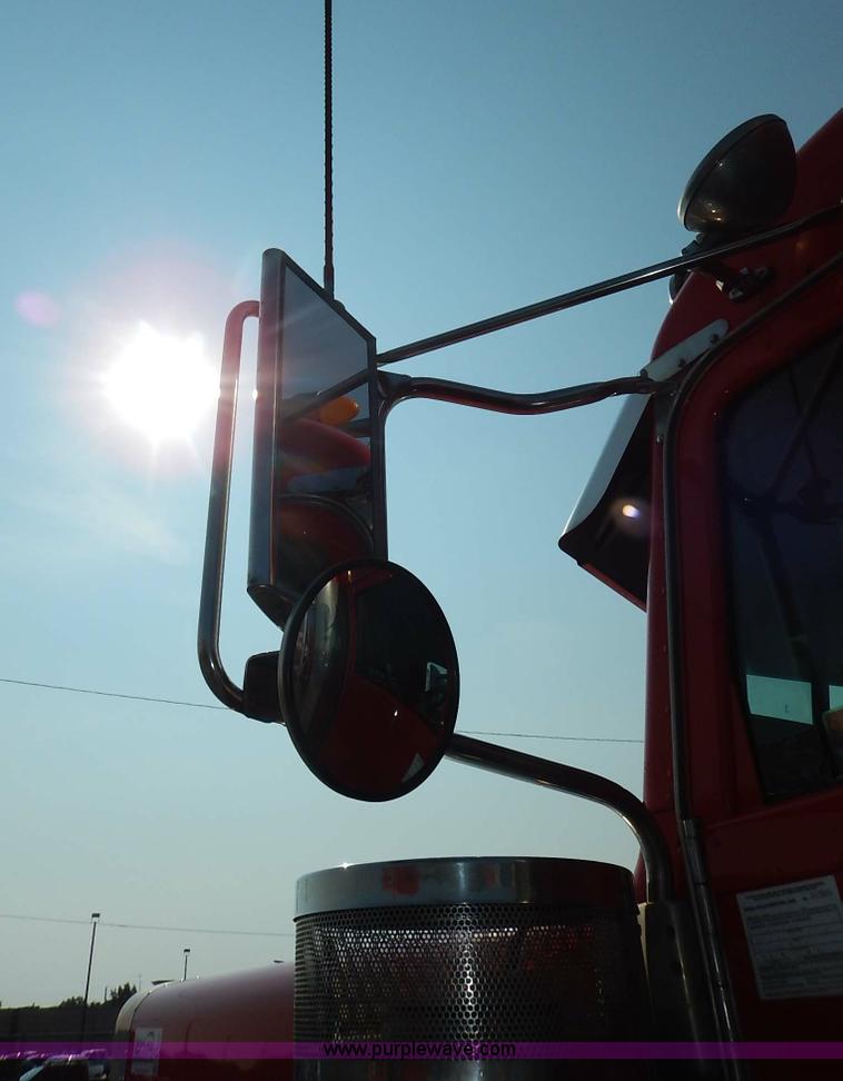 image for item K1609 2007 Peterbilt 379 semi truck